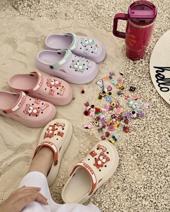 STYLE WOMEN SLIPPERS DECORATED WITH CUTE CHARMS Smile Fashion JO